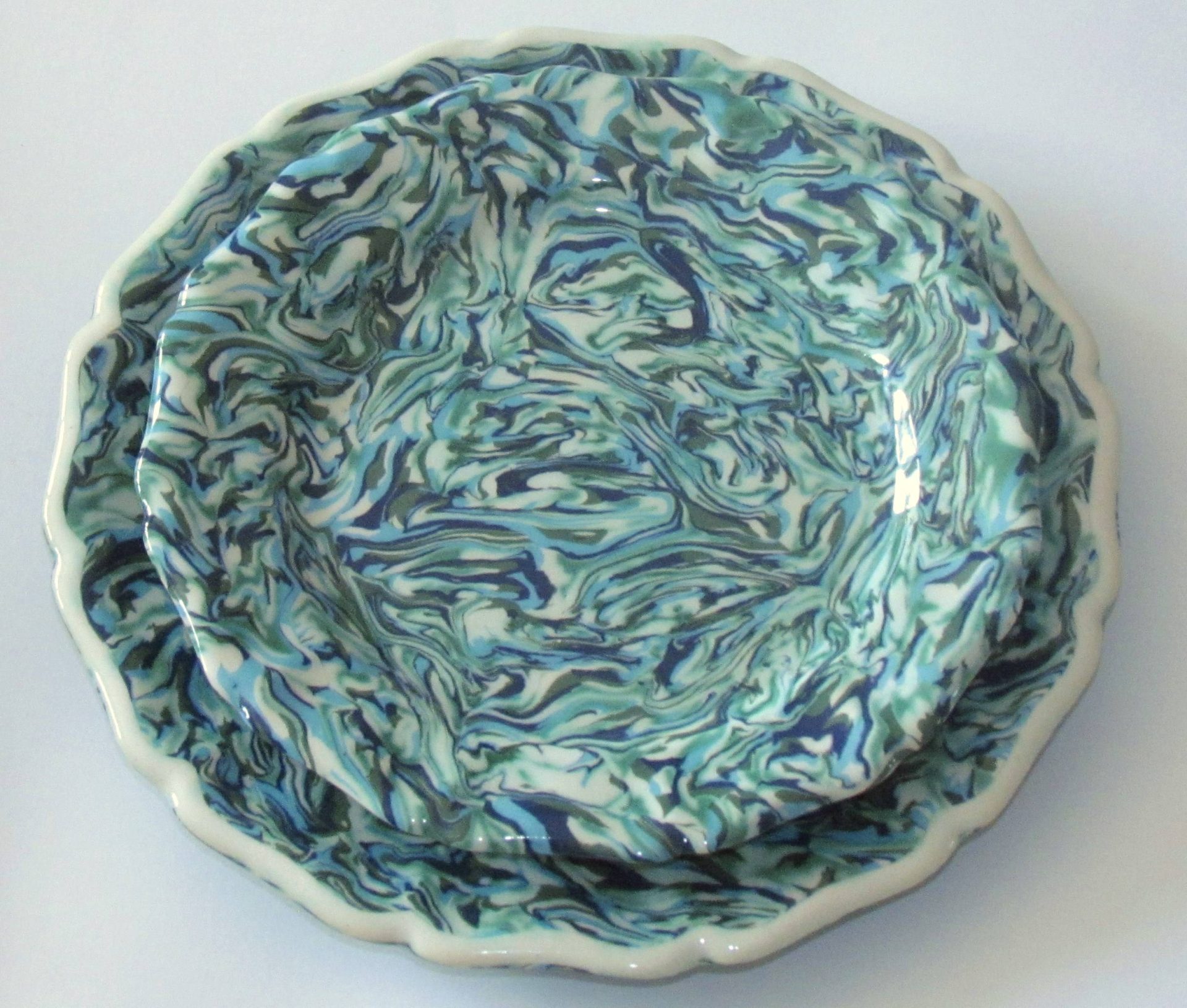 Assiettes en céramique marbrée